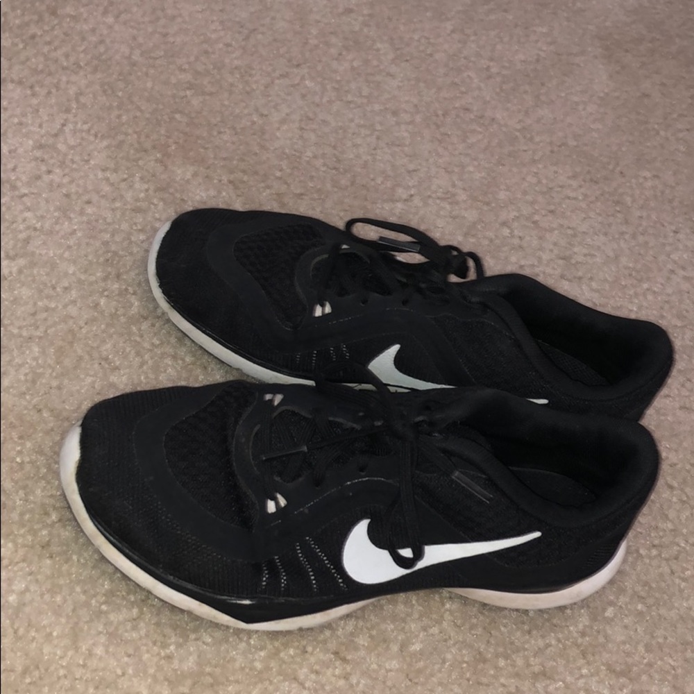 nike black and white athletic shoes